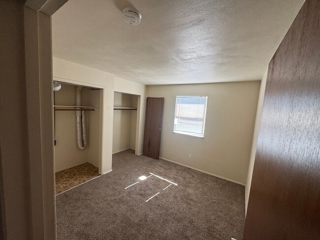 Building Photo - 201 Howard Dr