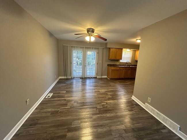 Foto del edificio - 1389 W Galbraith Rd