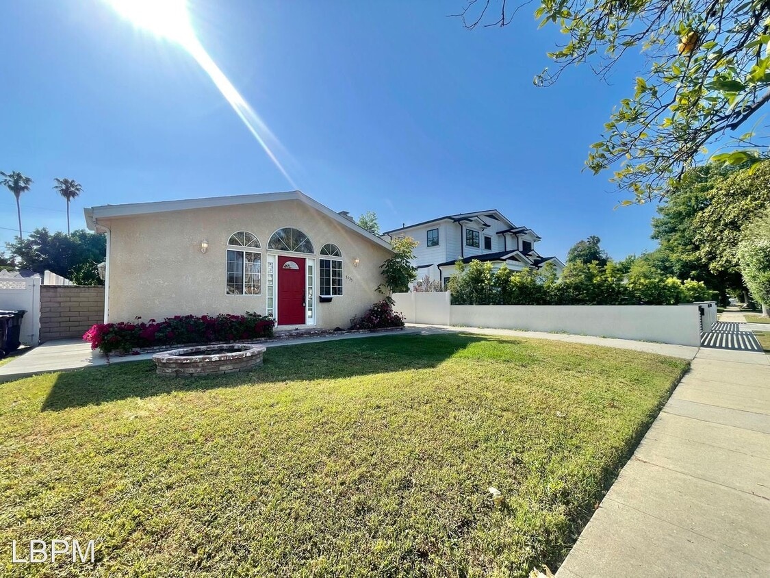 3 br, 2 bath House 5233 Sylmar Avenue House for Rent in Los Angeles