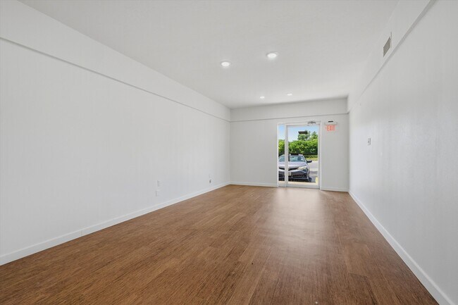 Foto del edificio - 2531 W Morton St