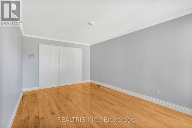 Building Photo - 1905 Des Épinettes Ave