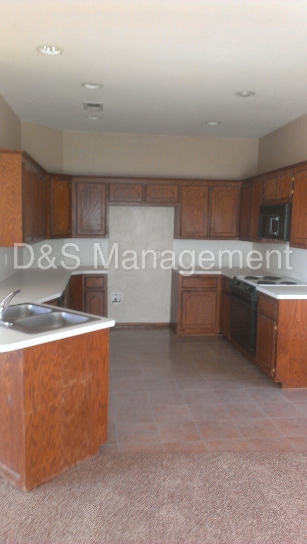 Building Photo - 14801 Chisholm Trail