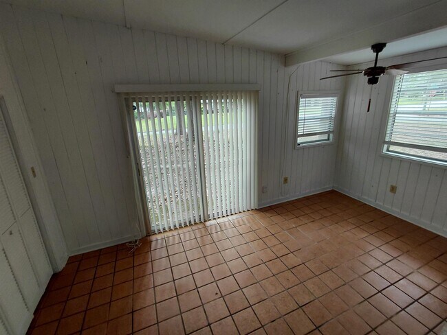 Foto del edificio - 2412 Almond Dr