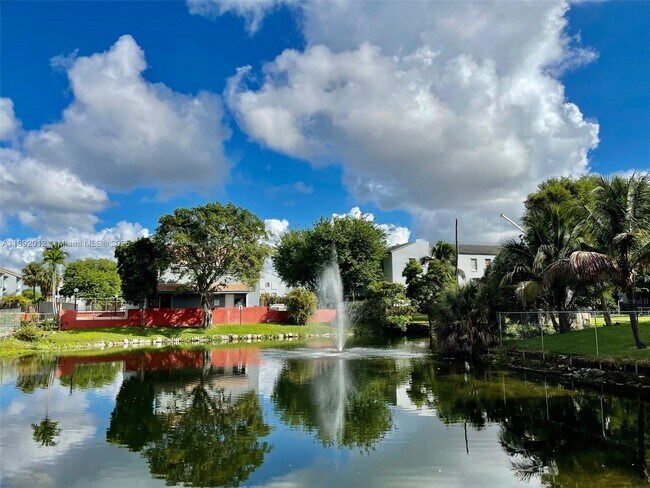 Building Photo - 1725 W 60th St