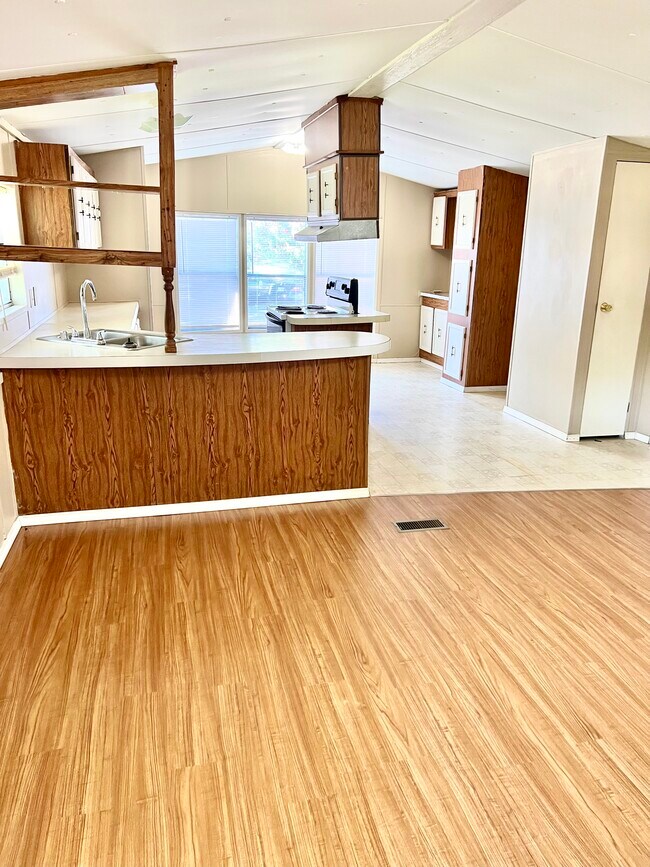 Foto del edificio - 300 Murls Lake Rd