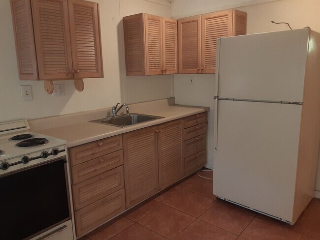 Foto del edificio - Annual unfurnished 2/1 SFH near Ringling College