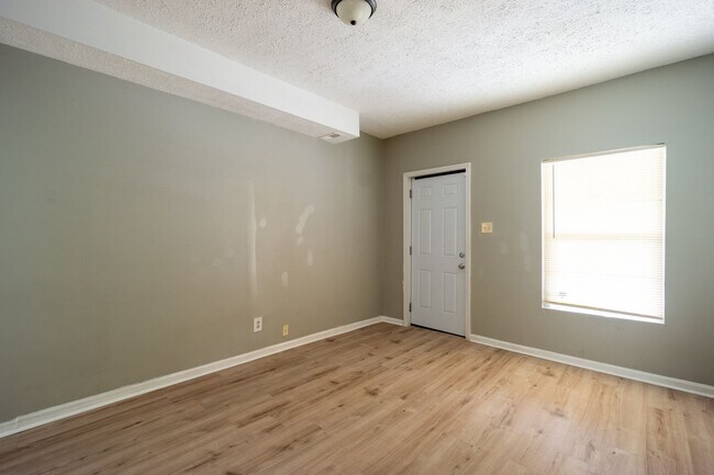 Foto del edificio - 241-243 Eastern Avenue