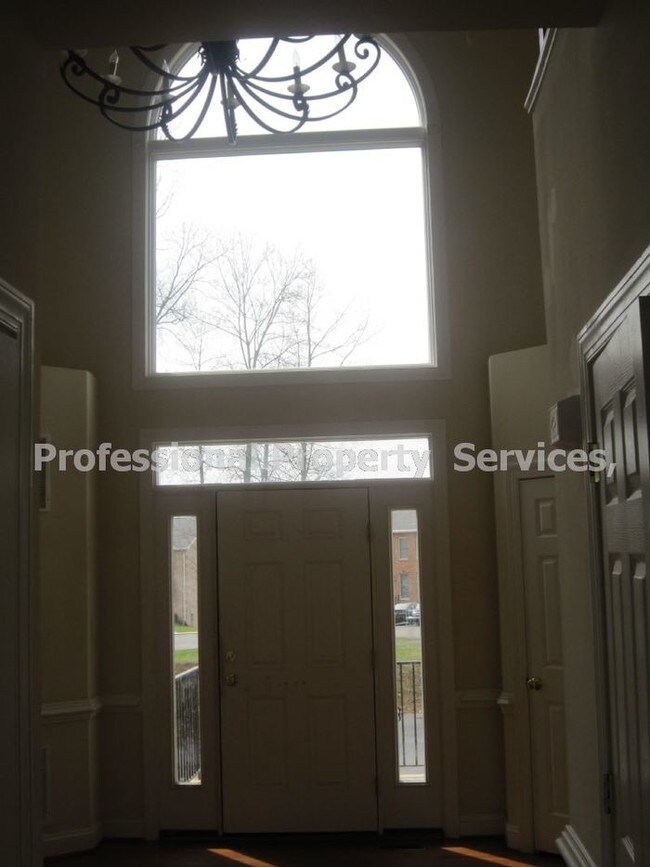 Building Photo - 20524 Woodbridge Dr