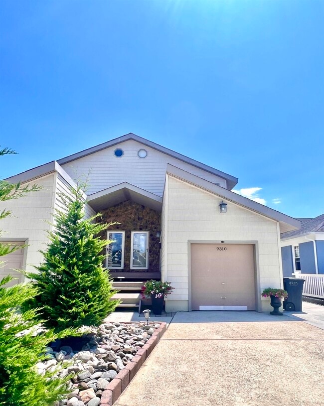 Building Photo - 9310 Monmouth Ave