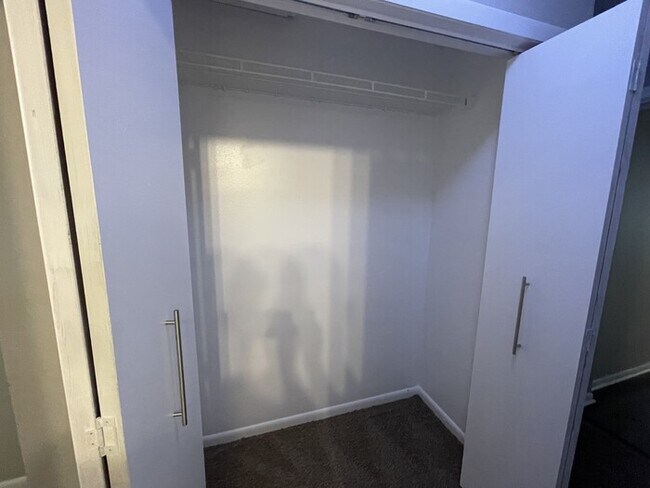Foto del edificio - Fresh 3/3/2 Pool Home on Corner Lot in Spr...