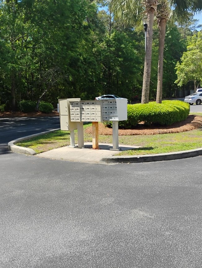 Building Photo - JASMINE LAKES