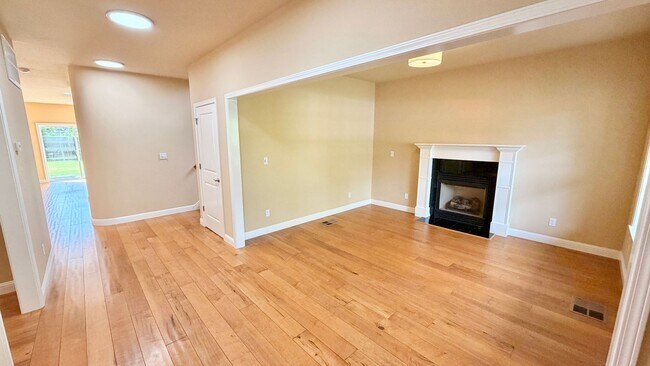 Foto del edificio - Desirable Mountain View 4 Bed + 3.5 Bath + Office Home. Close to Downtown Mountain View. Great Lo...