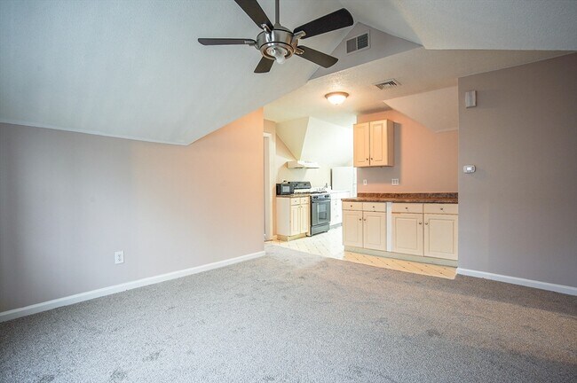 Building Photo - 908 Belmont Ave
