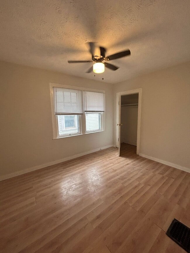 Building Photo - 2229-2231 E 5th Ave