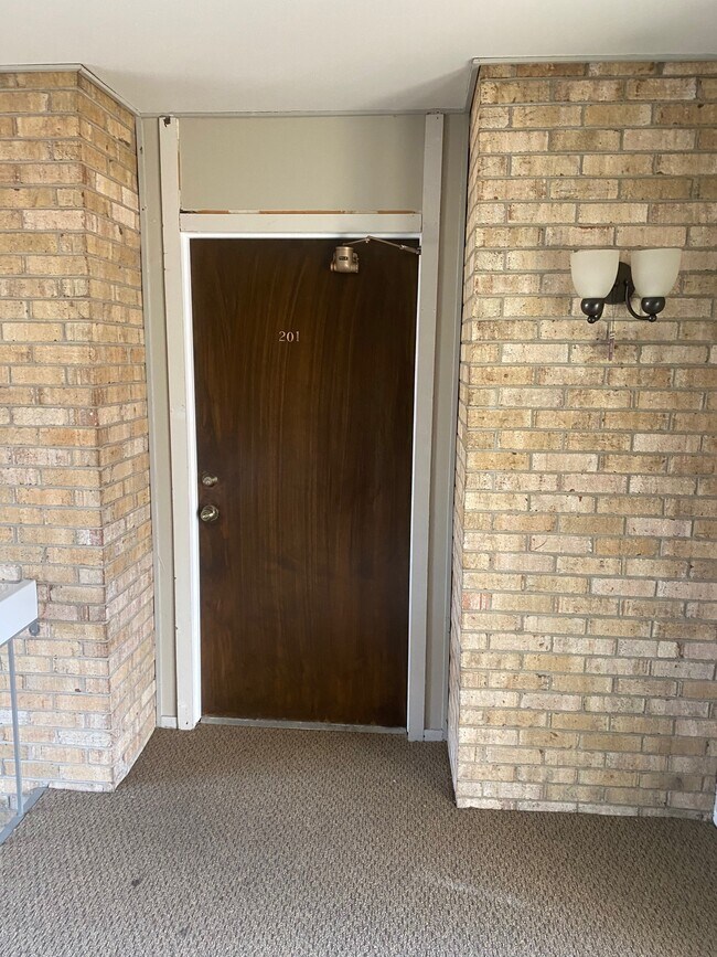 Puerta principal 1 - 16150 N Park Dr