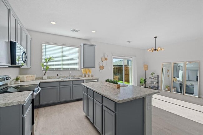 Building Photo - 1110 Greywood Dr