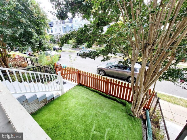 Foto del edificio - 1433 Perry Pl NW