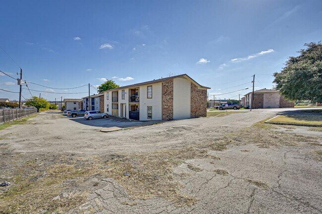 Foto del edificio - 8002 Cambridge Cir