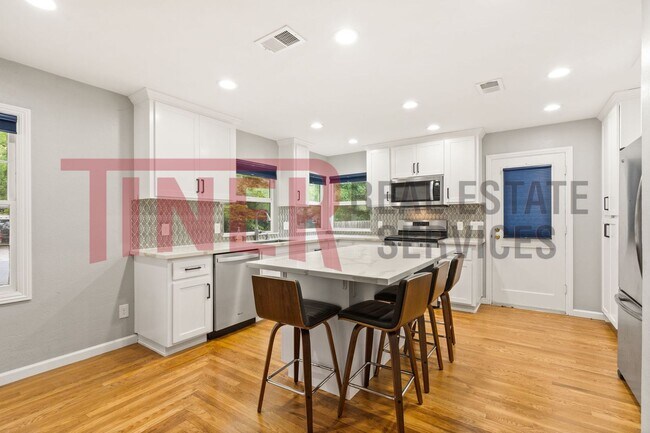 Building Photo - Nicely Updated Tahoe Park Gem on Huge Lot!