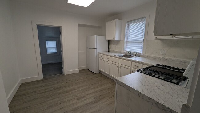 Building Photo - Newly Refinished 1 Bedroom 1 Bathroom House
