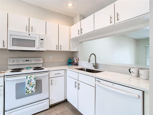 Building Photo - 1300 Costa Mesa Dr