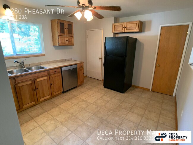 Building Photo - 3 Bedroom House