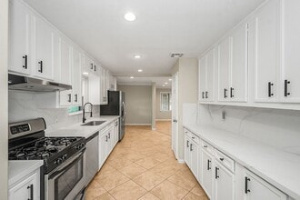 Building Photo - 5037 W 43rd St