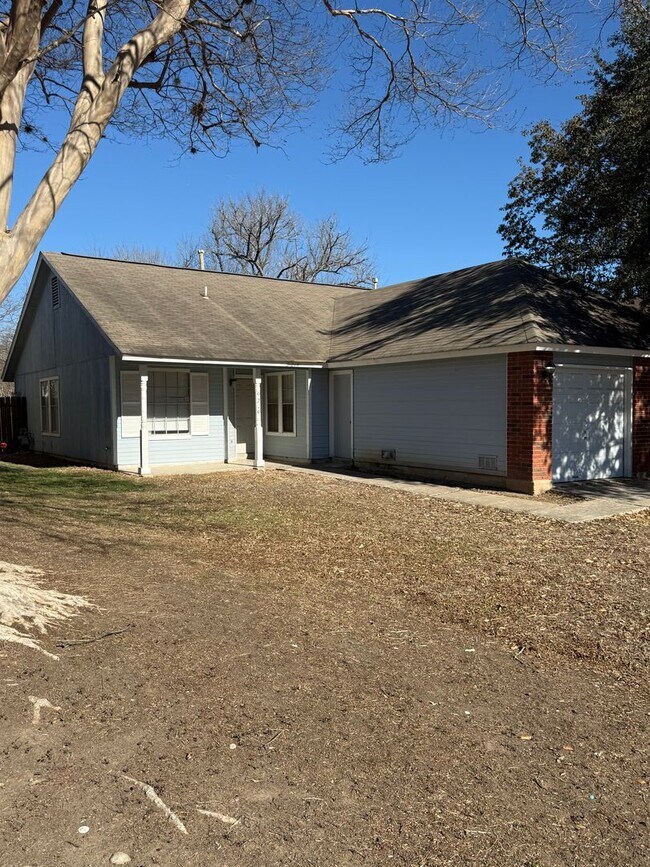 Foto del edificio - Convenient 2/2 with Garage Just Moments from Randolph AFB- Pets Welcomed