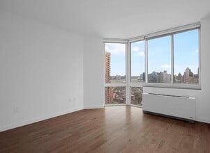 Building Photo - 420 W 42nd St