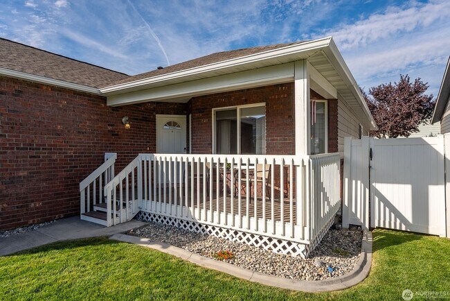 Foto del edificio - Beautiful 2 Bedroom home with detached shop!