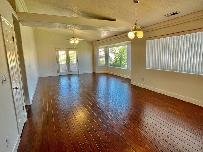 Foto del edificio - Lovely 3-BR Home in Southgate