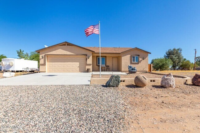 Building Photo - Like new 3 Bed, 2 Bath in Morristown