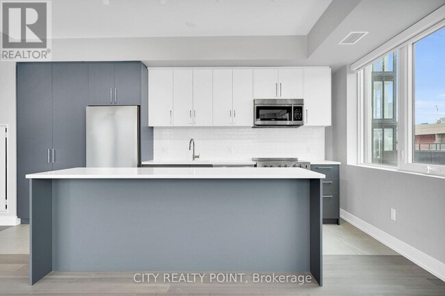 Building Photo - 664-664 Spadina Ave.