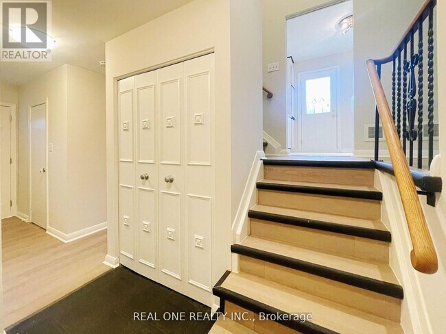 Photo du bâtiment - 48 Lionel Heights Crescent