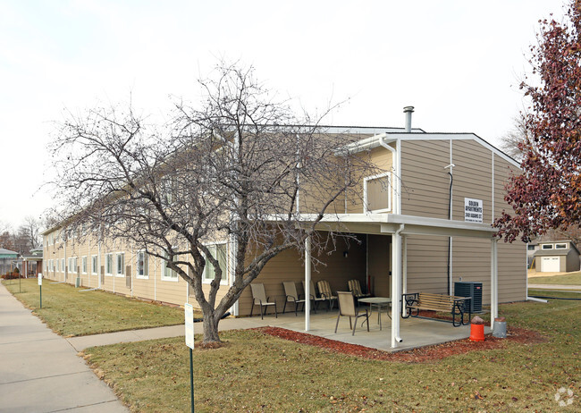 Building Photo - Golden Apartments