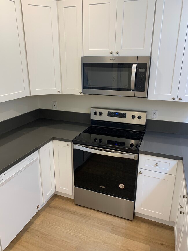 kitchen - 1875 Gardenia Ave