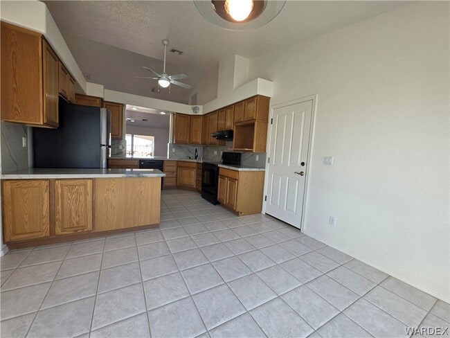 Building Photo - 3477 Sunlamp Dr