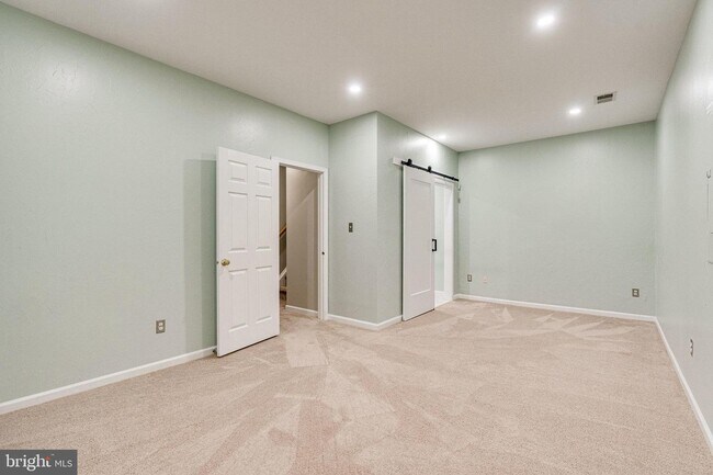Foto del edificio - 25332 McIntyre Square