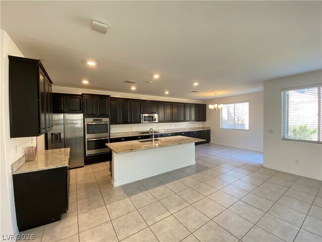 Building Photo - 898 Spring Haven St