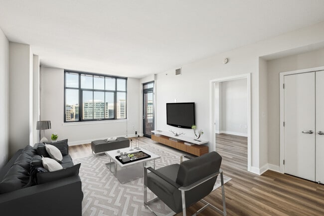 Building Photo - Senate Square