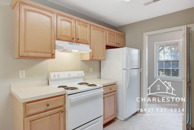 Foto del edificio - 1860 Piper Dr