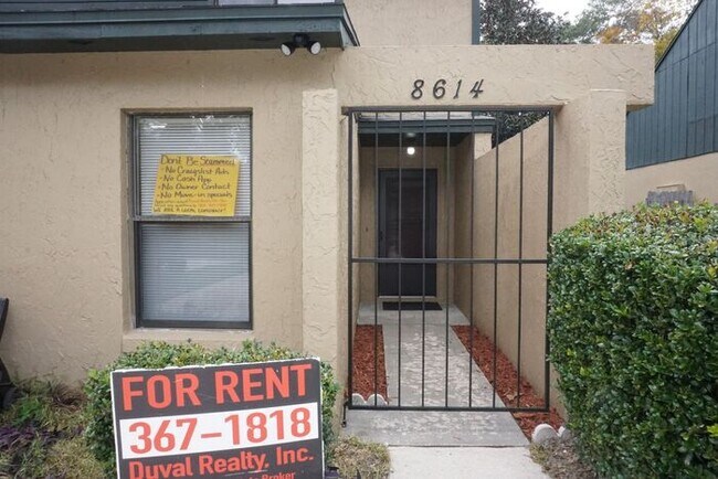 Building Photo - 3/2 townhome on Westside Near NAS