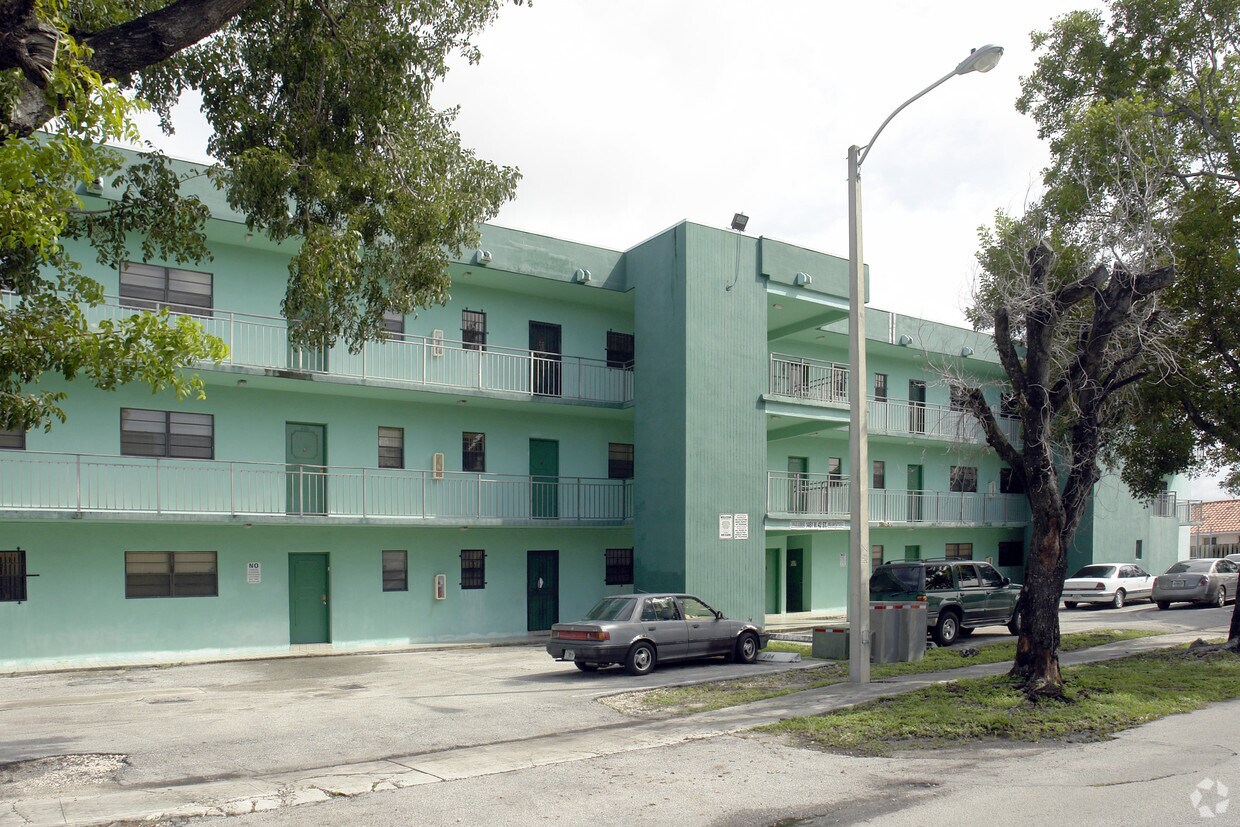 Building Photo - Paradise Properties