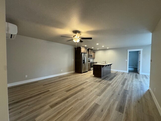 Foto del edificio - New Green Area 3-Bedroom, 2-Bath Duplex with Garage