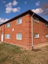 Building Photo - 3632 Cushing Dr
