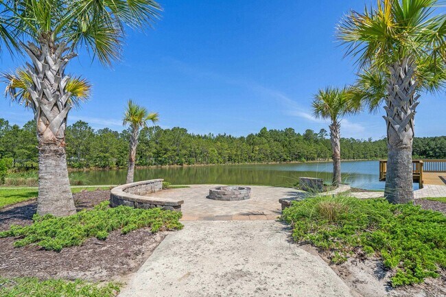 Foto del edificio - 847 Flowering Br Ave