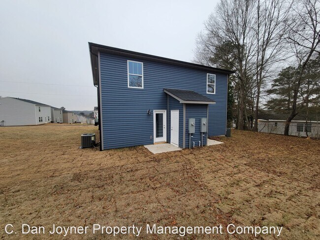 Foto del edificio - 2 br, 1.5 bath House - 256 S. Church St Ext.