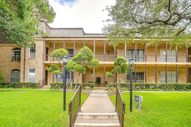Building Photo - 4312 Bellaire Dr S