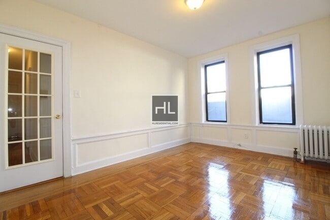 Building Photo - 18 AVENUE