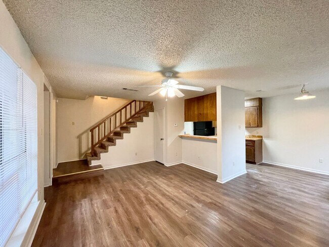 Foto del edificio - 3004 Chaucer Dr